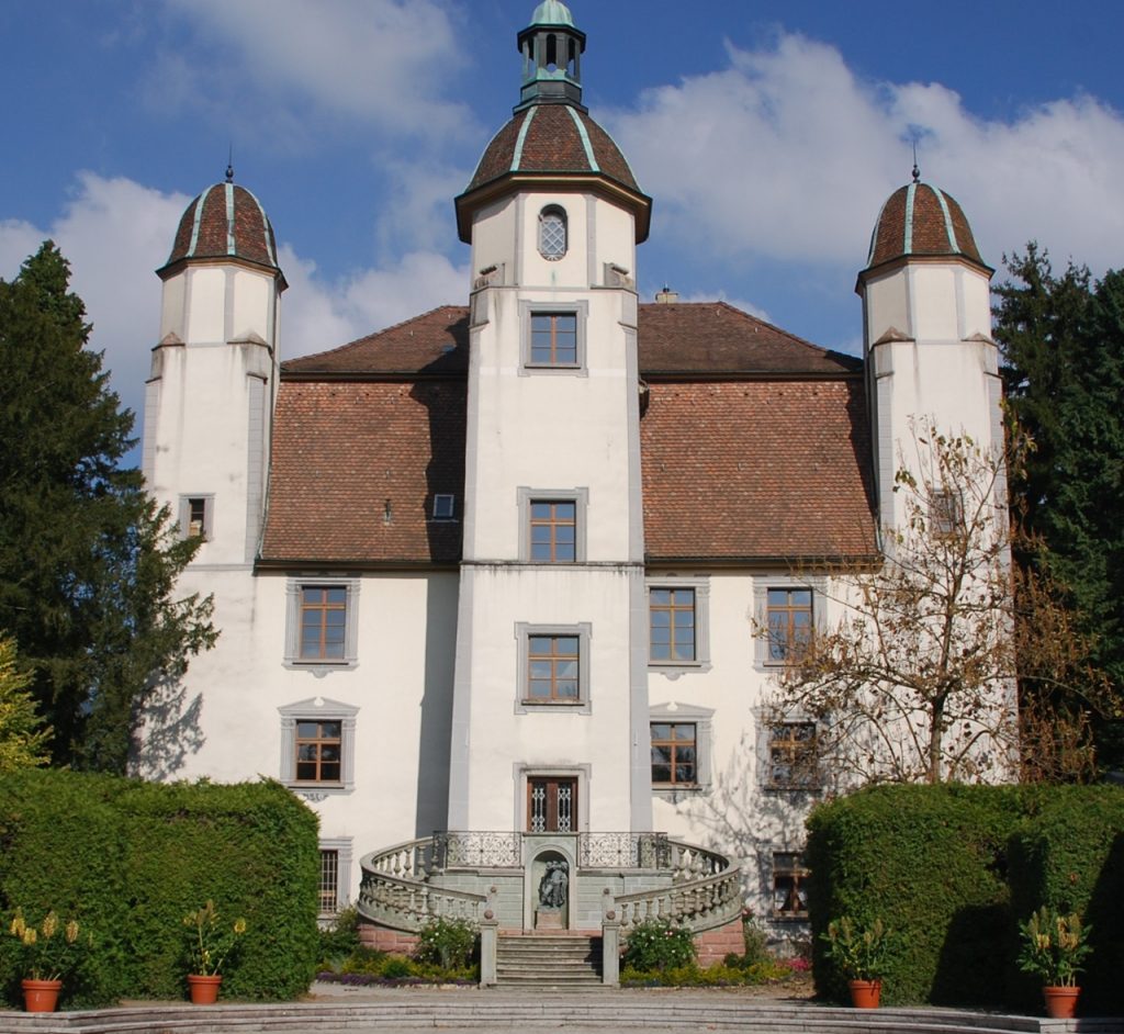 Schloss Schönau, Südseite mit Trompeterstatue